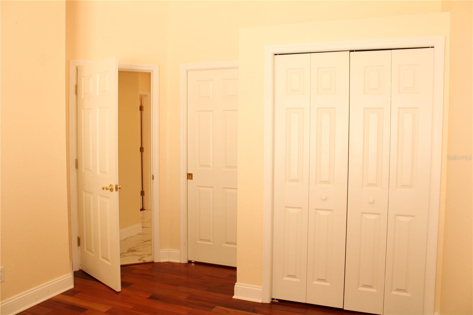 PALM LAKES - Residential Lease