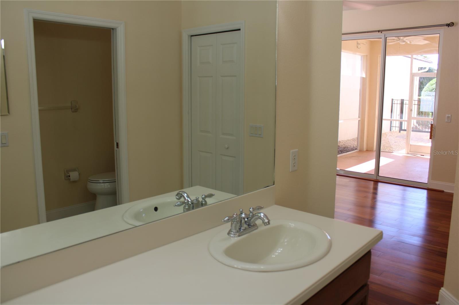 PALM LAKES - Residential Lease