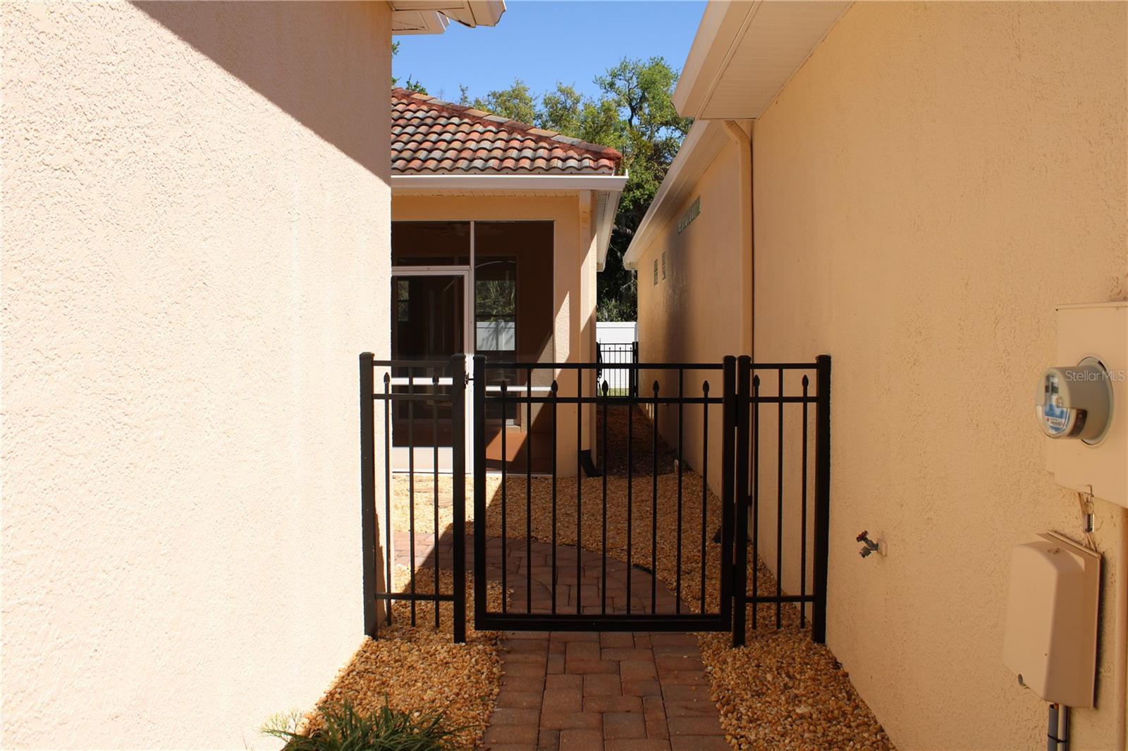 PALM LAKES - Residential Lease