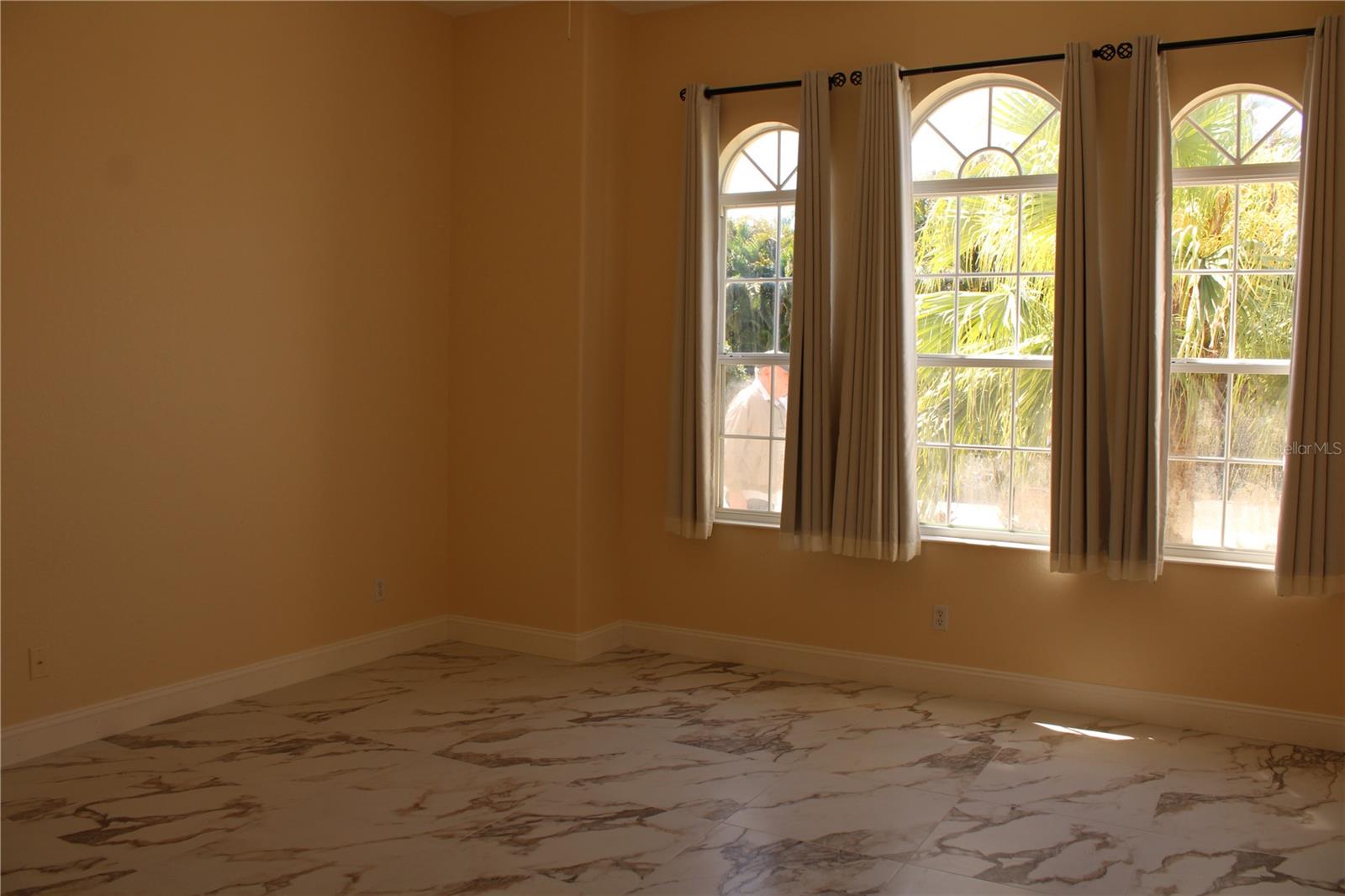 PALM LAKES - Residential Lease