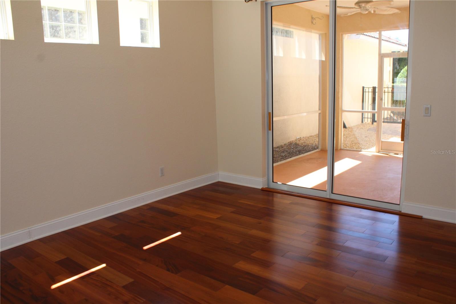 PALM LAKES - Residential Lease