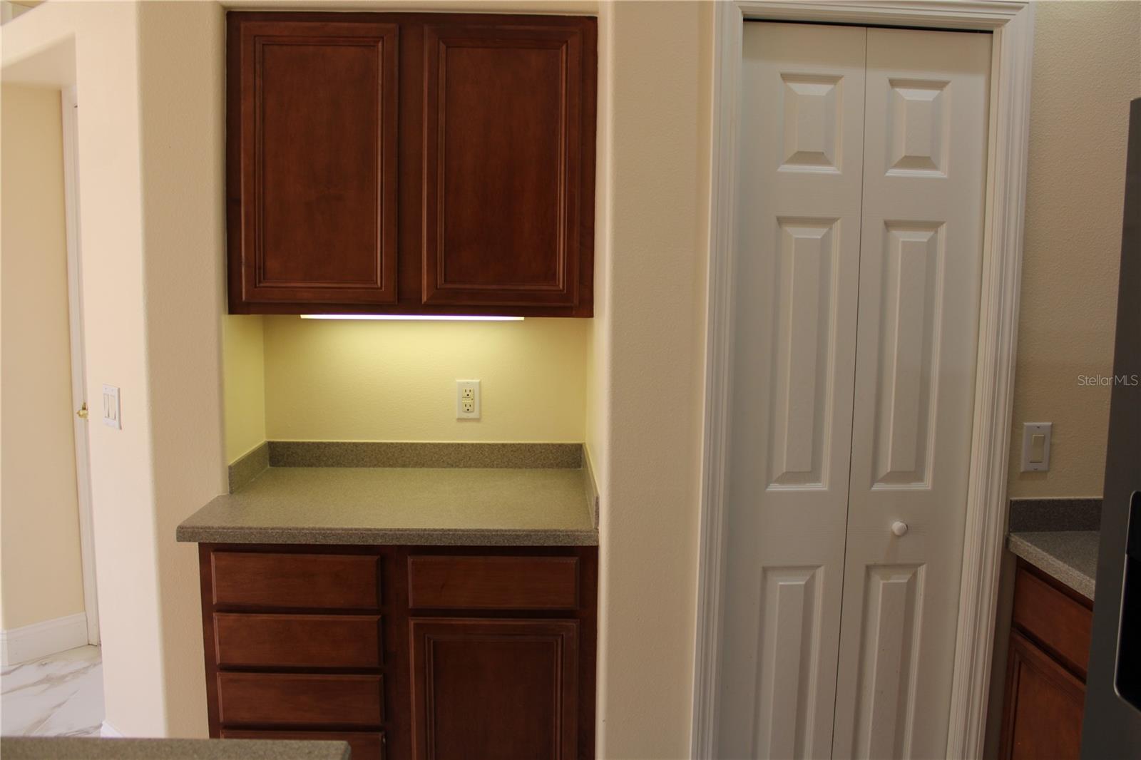 PALM LAKES - Residential Lease