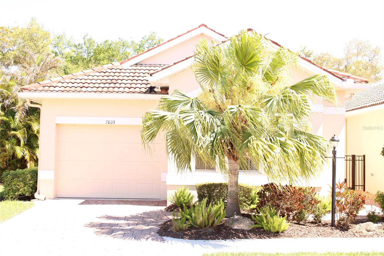 PALM LAKES - Residential Lease