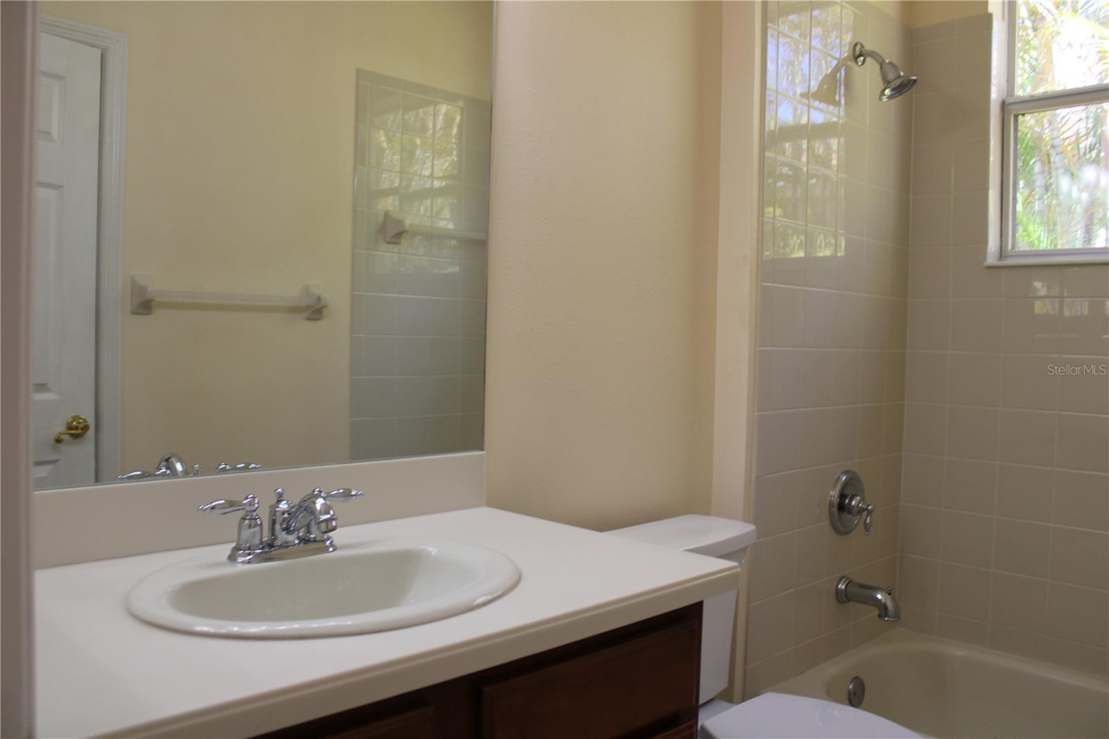 PALM LAKES - Residential Lease