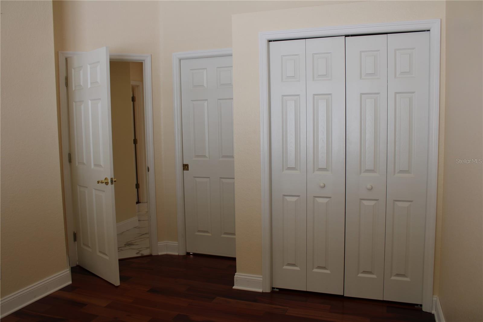 PALM LAKES - Residential Lease