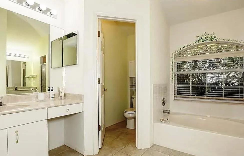 REGAL OAKS - Residential Lease