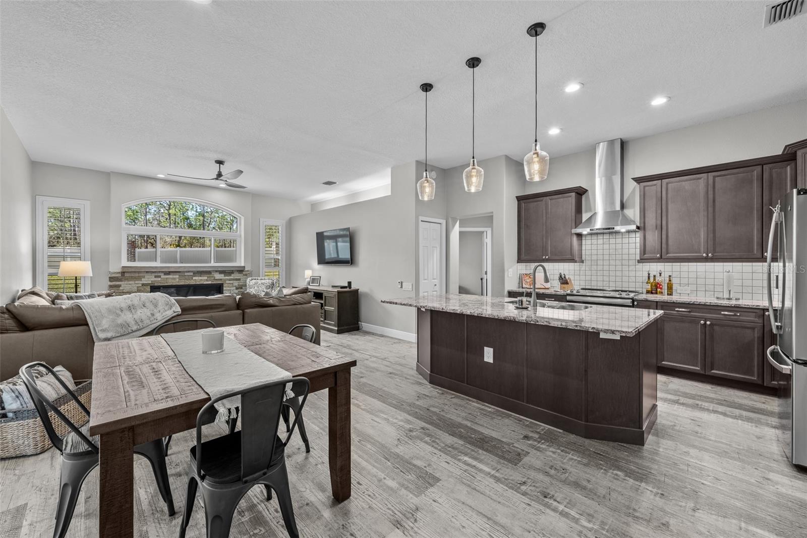 SILVERTHORN PH 1 - Residential