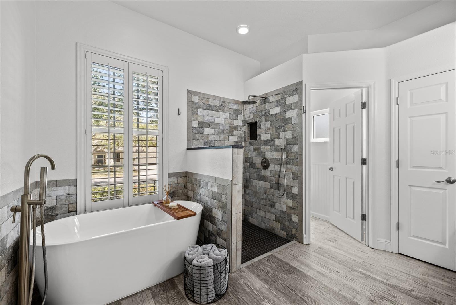 SILVERTHORN PH 1 - Residential