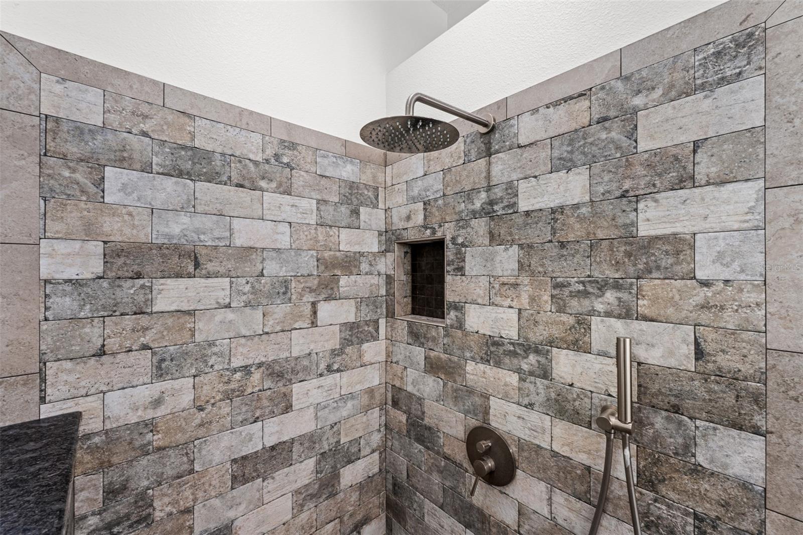 SILVERTHORN PH 1 - Residential