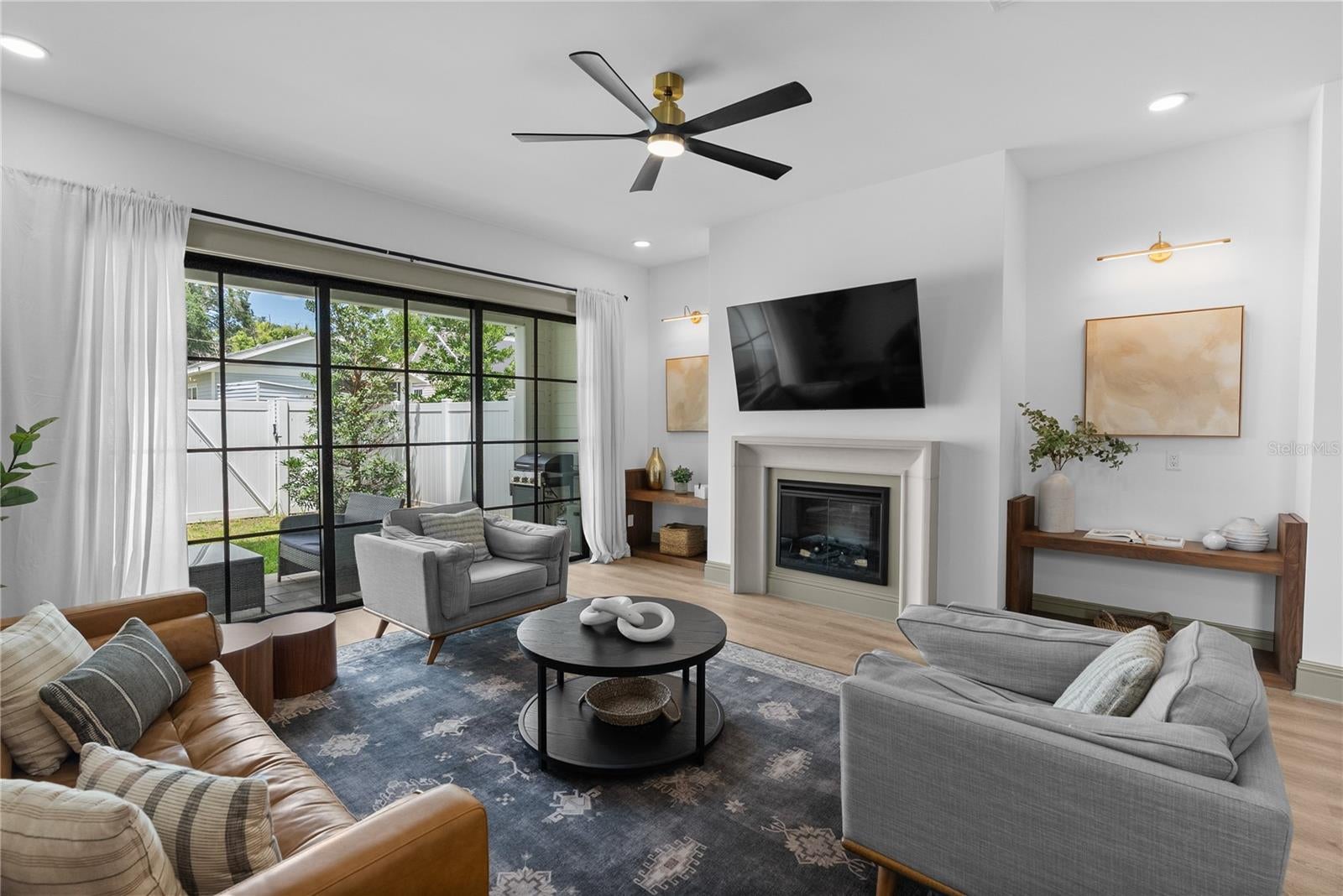 417 W ROSS AVENUE 2