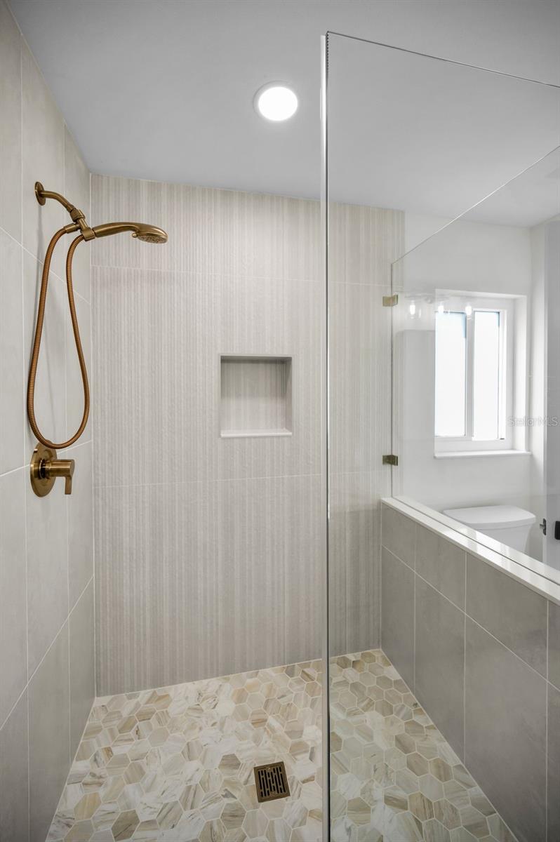 CAPRI ISLE - Residential Lease