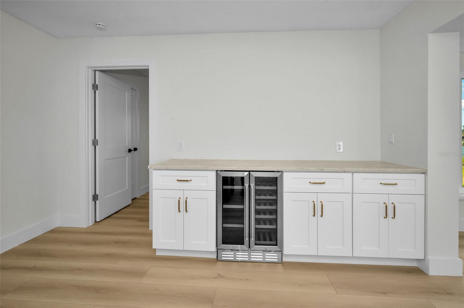 CAPRI ISLE - Residential Lease