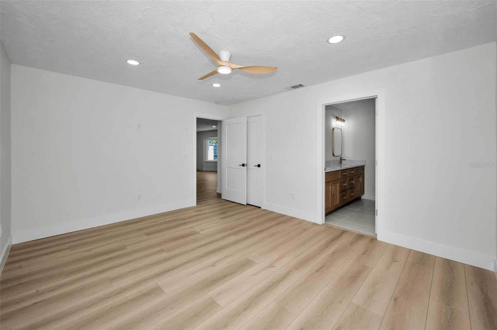 CAPRI ISLE - Residential Lease