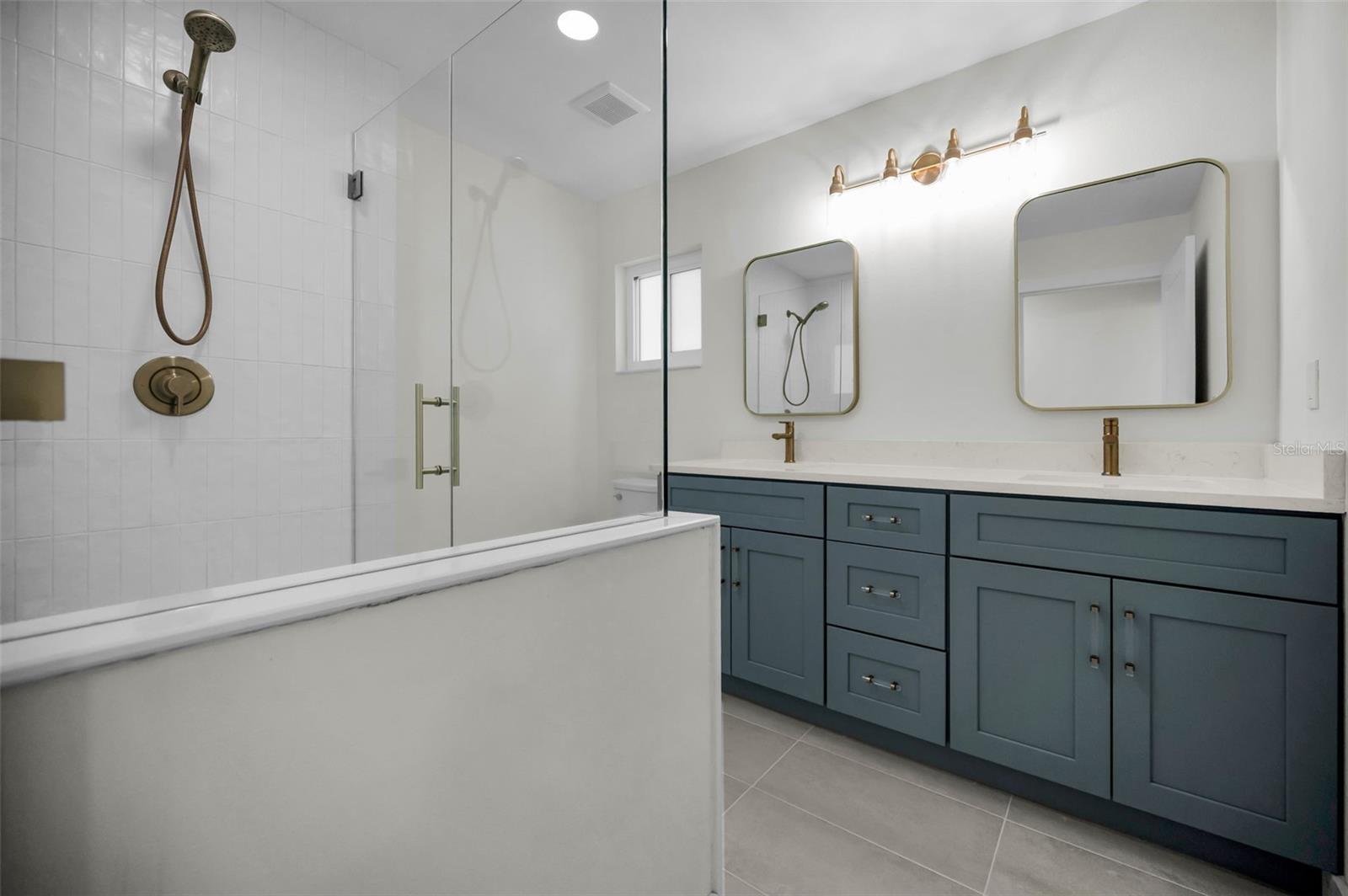 CAPRI ISLE - Residential Lease