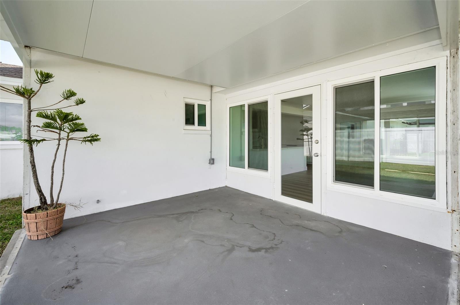 CAPRI ISLE - Residential Lease