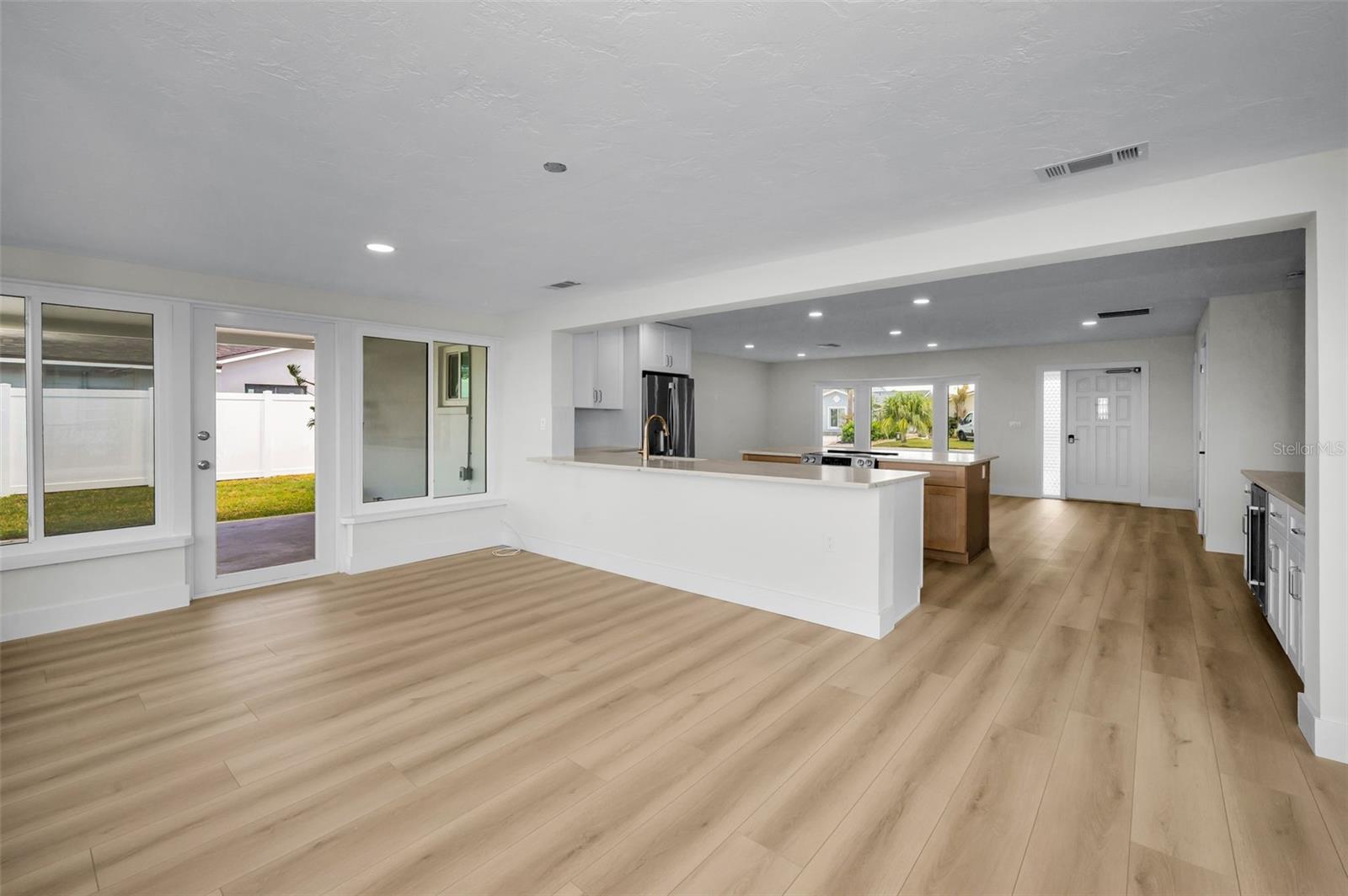 CAPRI ISLE - Residential Lease