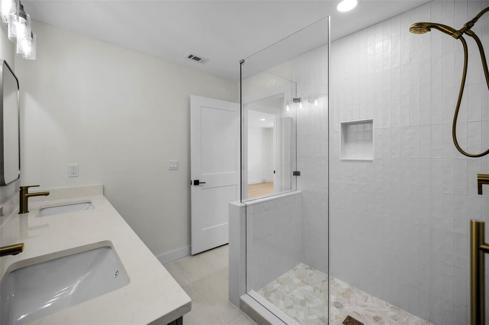 CAPRI ISLE - Residential Lease