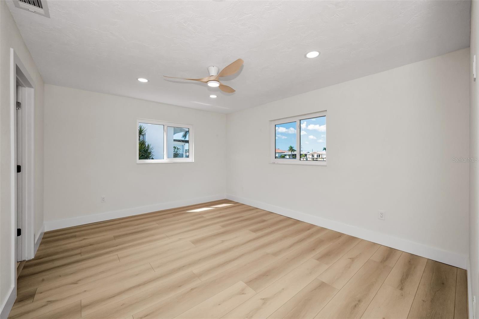 CAPRI ISLE - Residential Lease