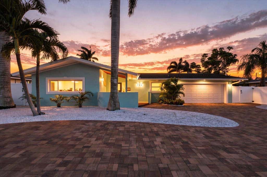 Photo of 7852 Causeway Boulevard S, St Petersburg, FL 33707 (MLS # TB8539960)