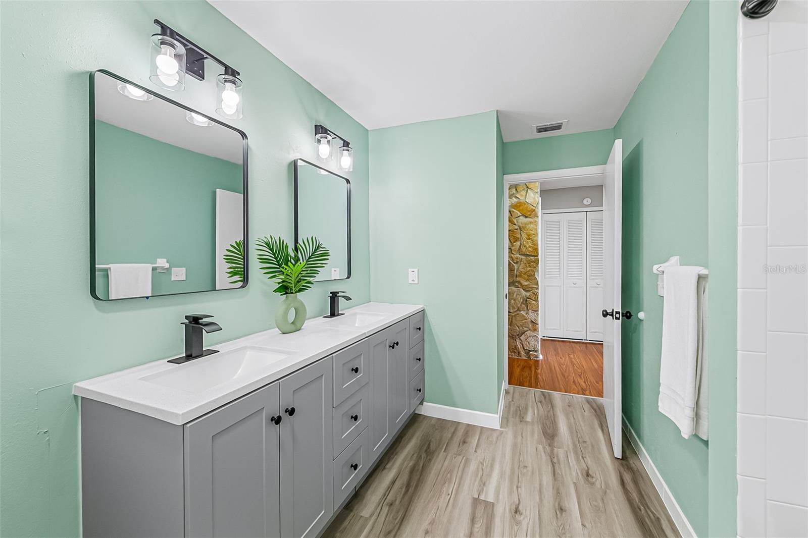 SPRING LAKE HILLS SEC 3 - Residential