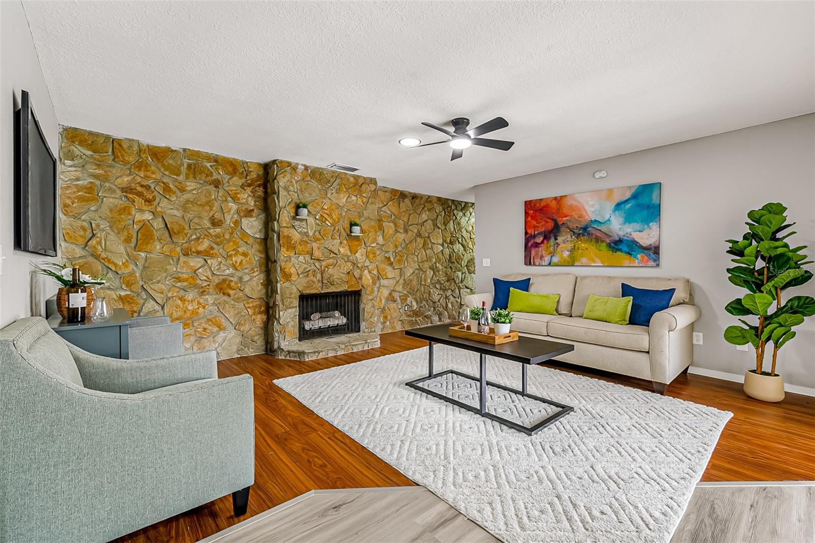 SPRING LAKE HILLS SEC 3 - Residential