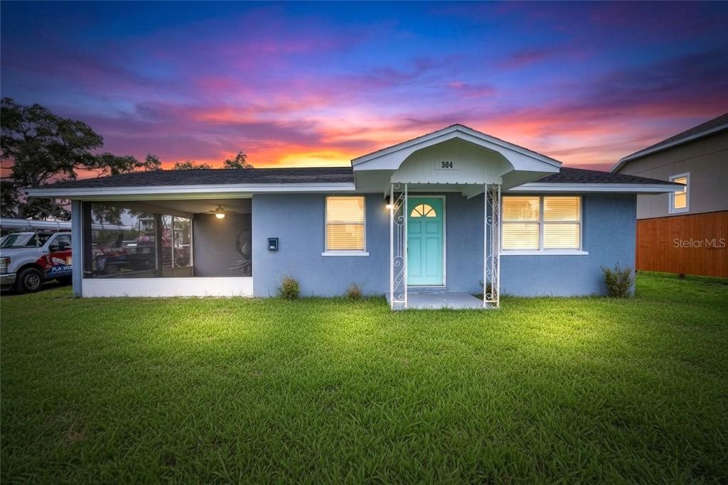 Photo of 304 4th Avenue NW, Ruskin, FL 33570 (MLS # TB8513357)