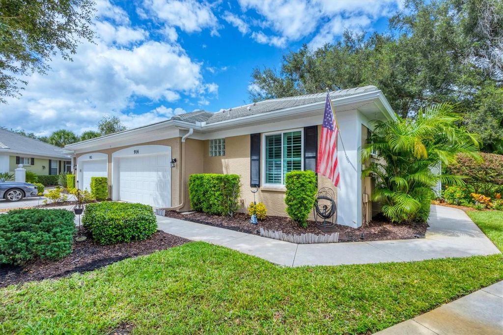 Photo of 914 Barclay Court, Venice, FL 34293 (MLS # N6140689)