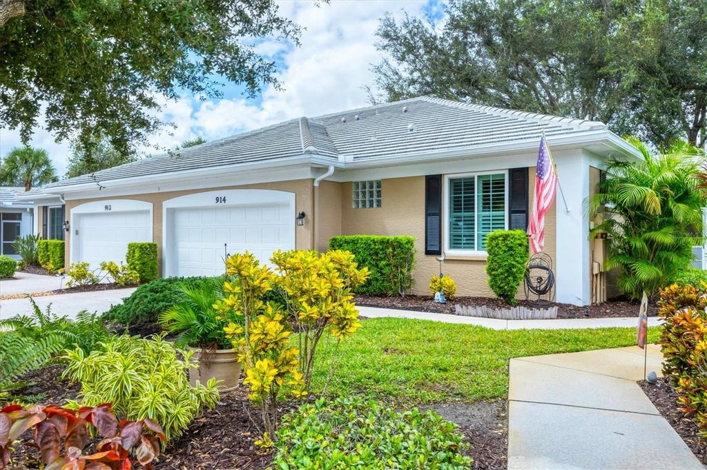 Photo of 914 Barclay Court, Venice, FL 34293 (MLS # N6140689)