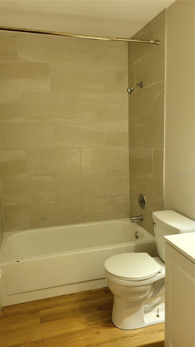 OAKLAND VILLAGE SEC 3 - Residential Lease