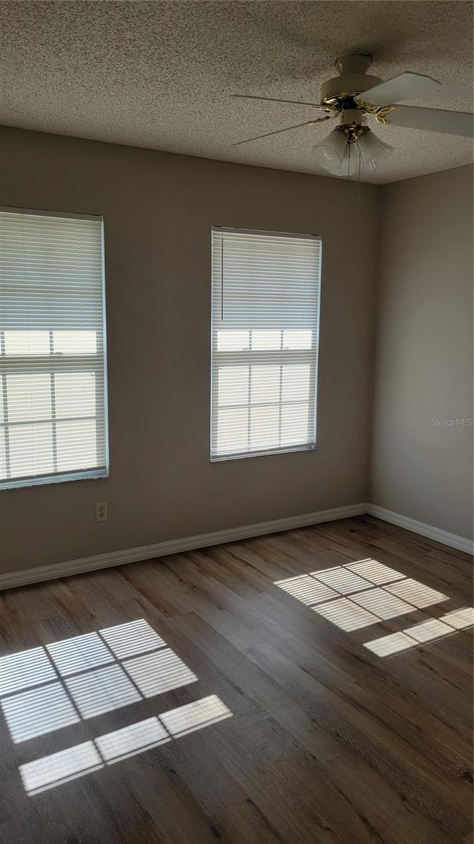 OAKLAND VILLAGE SEC 3 - Residential Lease