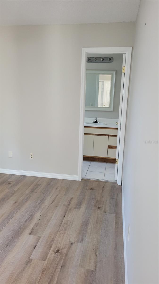 OAKLAND VILLAGE SEC 3 - Residential Lease