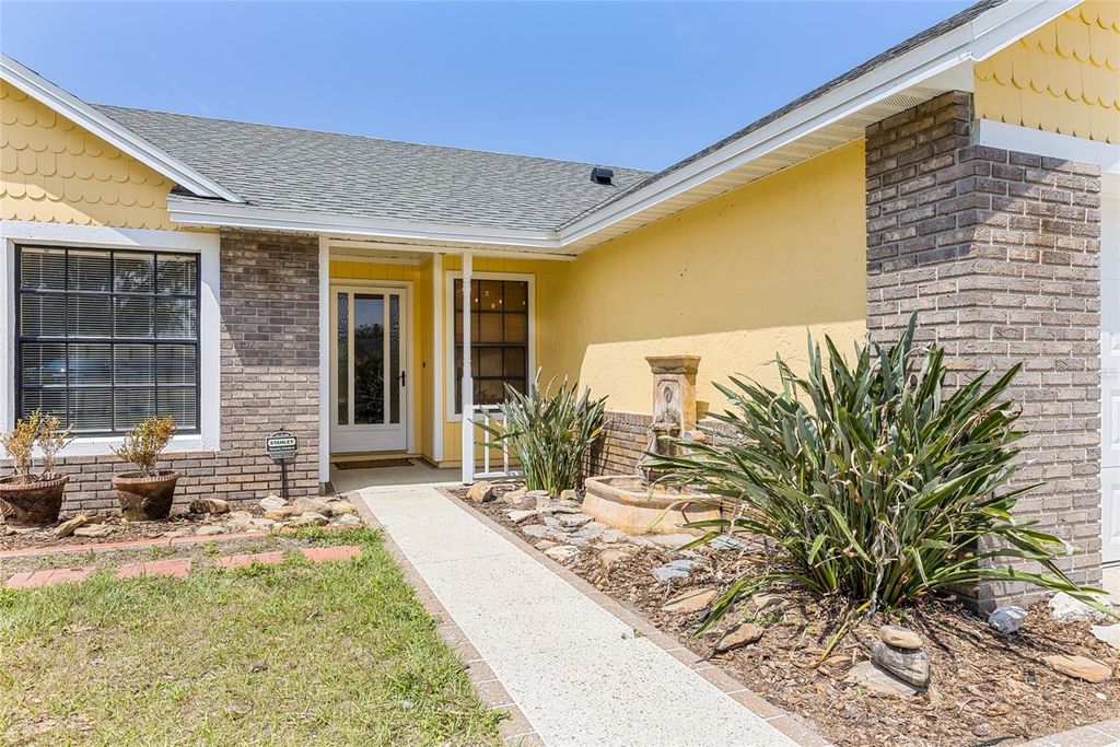 Photo of 9858 Balmoral Circle, Orlando, FL 32817 (MLS # O6392229)