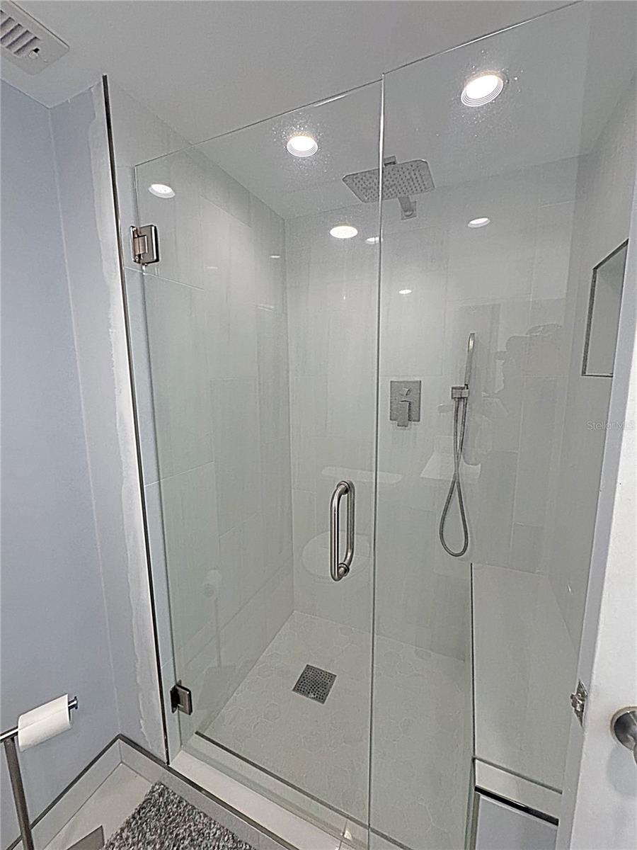 STARBOARD TOWER - Residential Lease