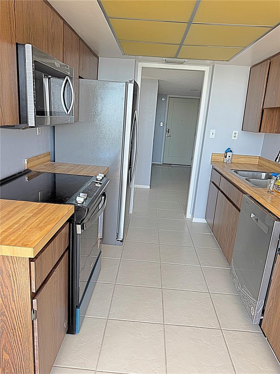 STARBOARD TOWER - Residential Lease