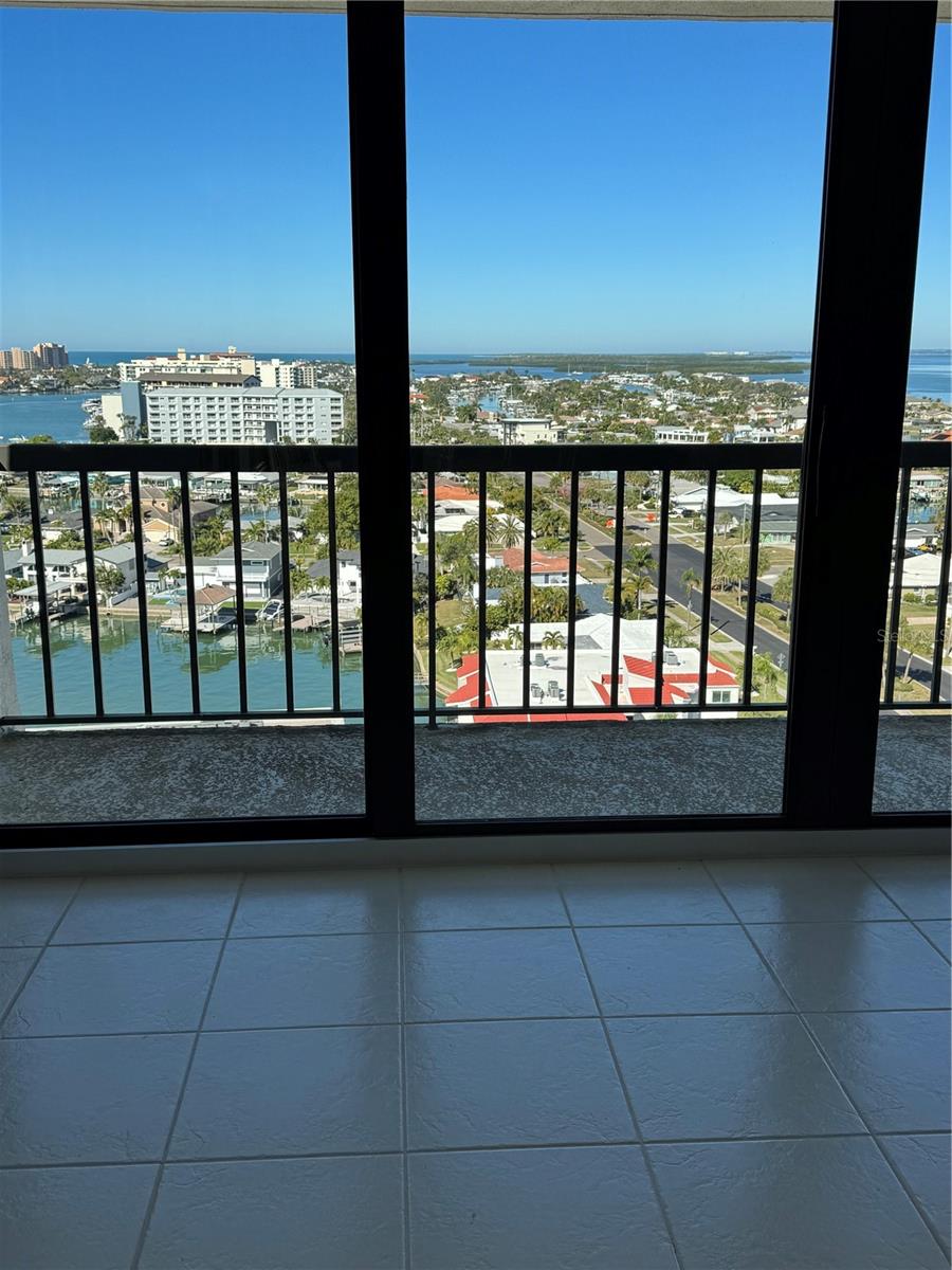 STARBOARD TOWER - Residential Lease