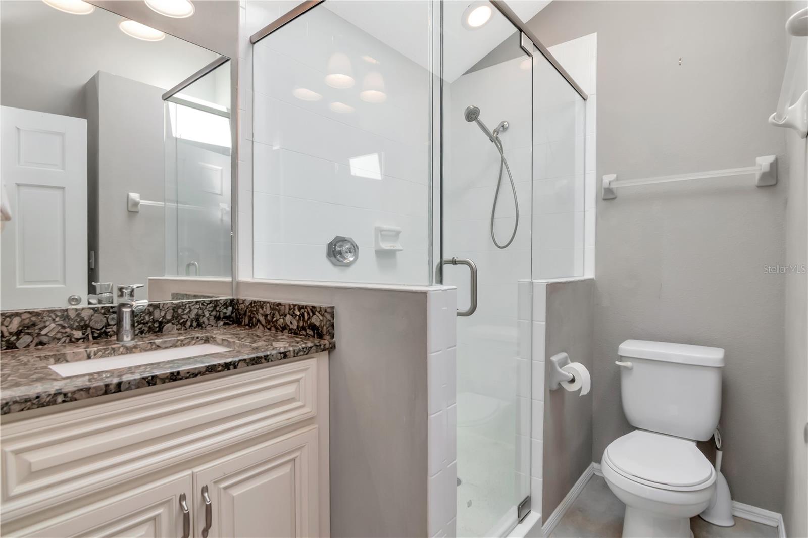 COUNTRY GATE - Residential