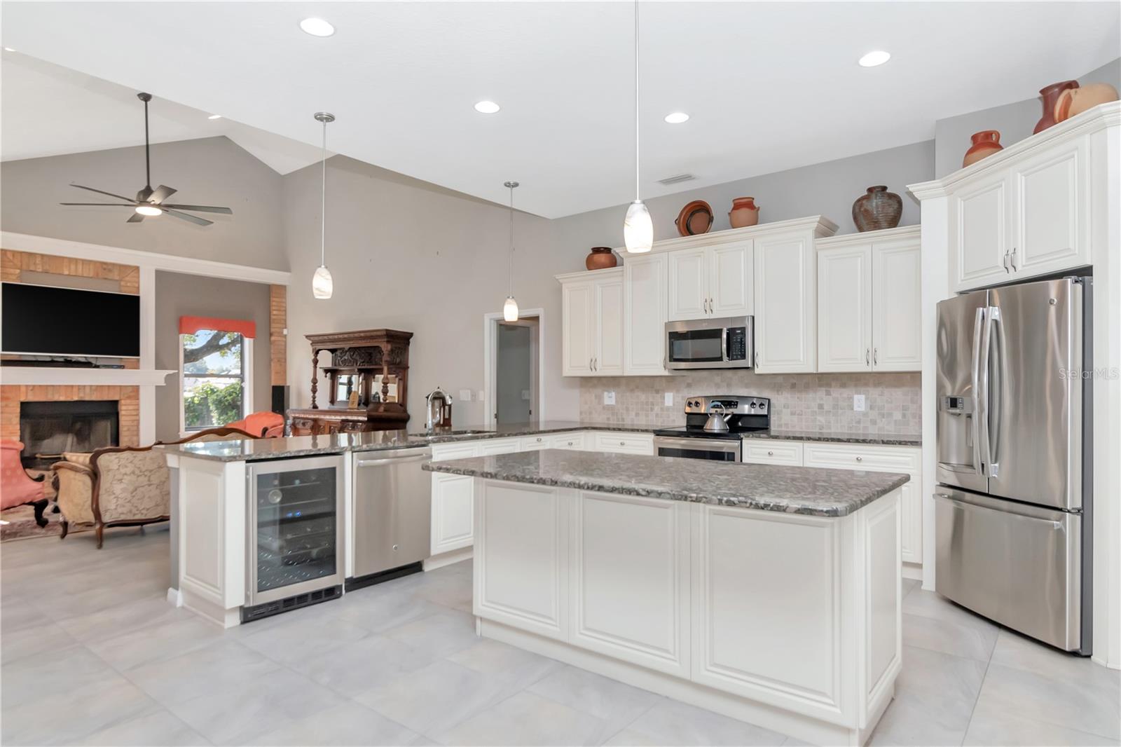 COUNTRY GATE - Residential