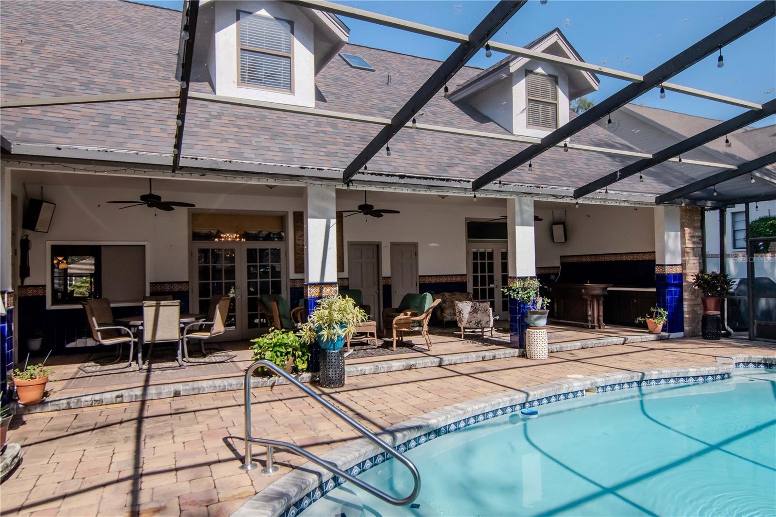 COUNTRY GATE - Residential