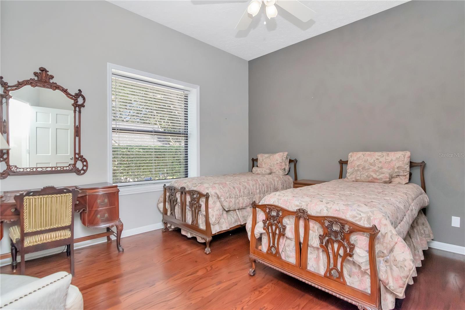 COUNTRY GATE - Residential