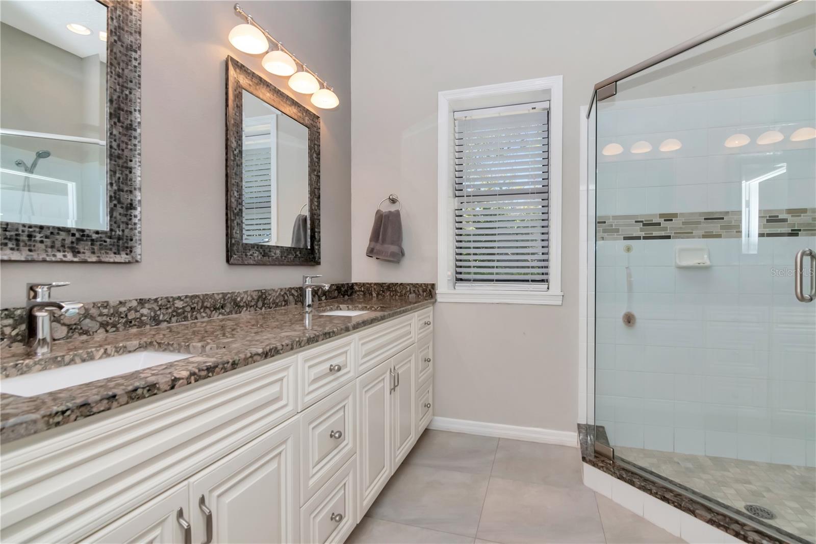 COUNTRY GATE - Residential