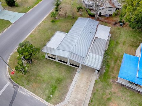 A home in TAVARES