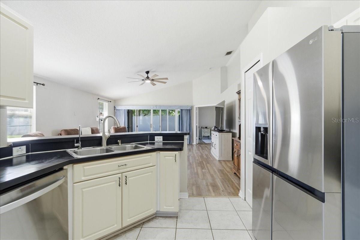 NEW RIVER LAKES PH C02 - Residential