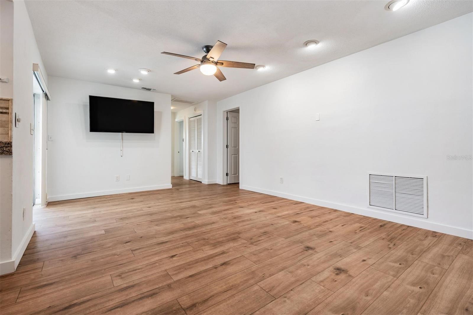 PASADENA ISLE - Residential