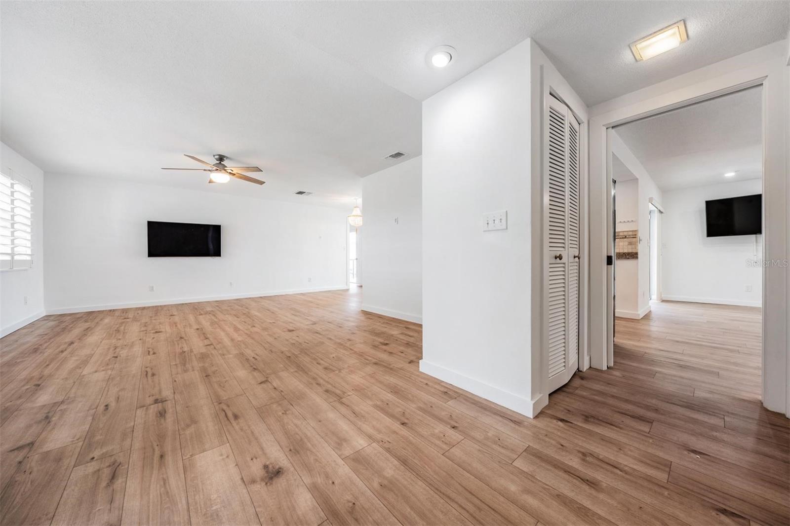 PASADENA ISLE - Residential