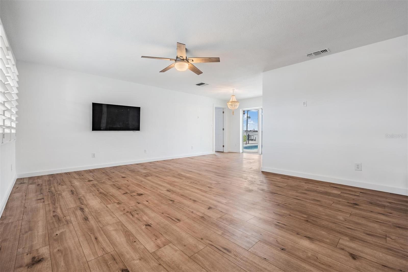 PASADENA ISLE - Residential