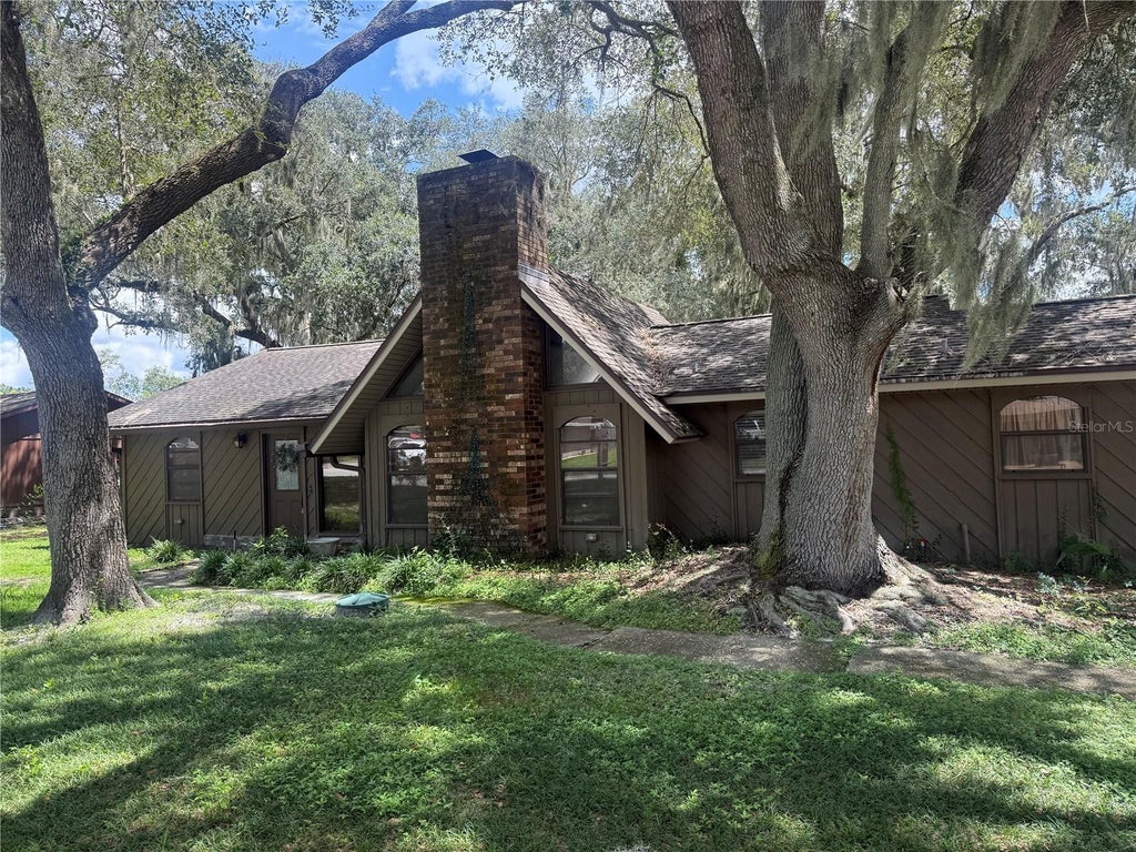 Photo of 5125 Oakwood Trail, Mulberry, FL 33860 (MLS # L4964873)