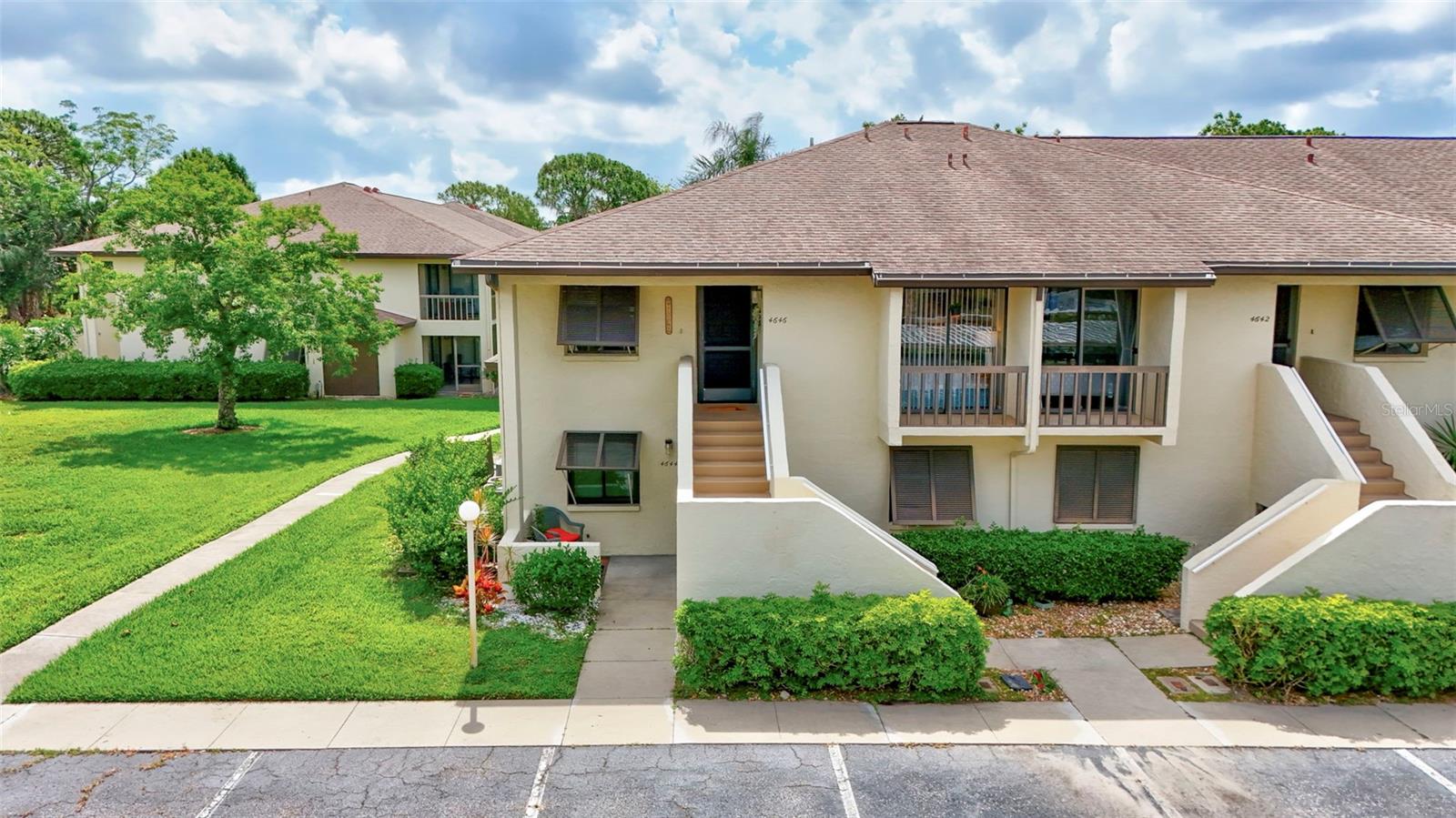 LONGWATER CHASE - Residential