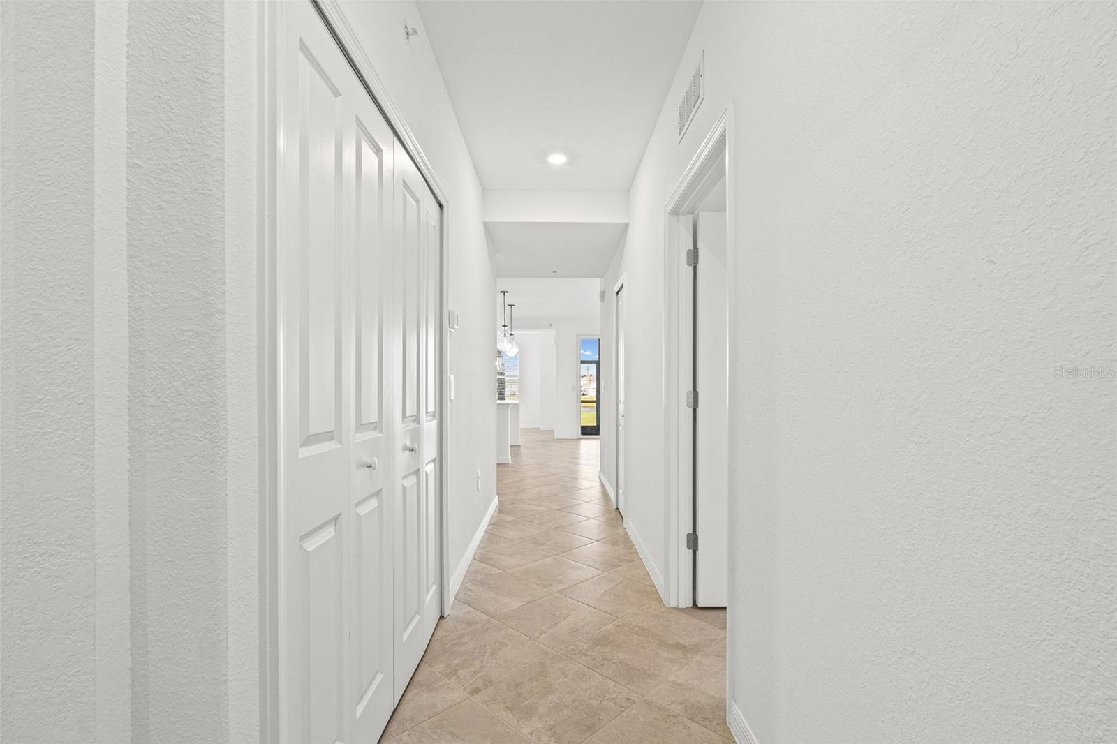 CALUSA COUNTRY CLUB - Residential Lease