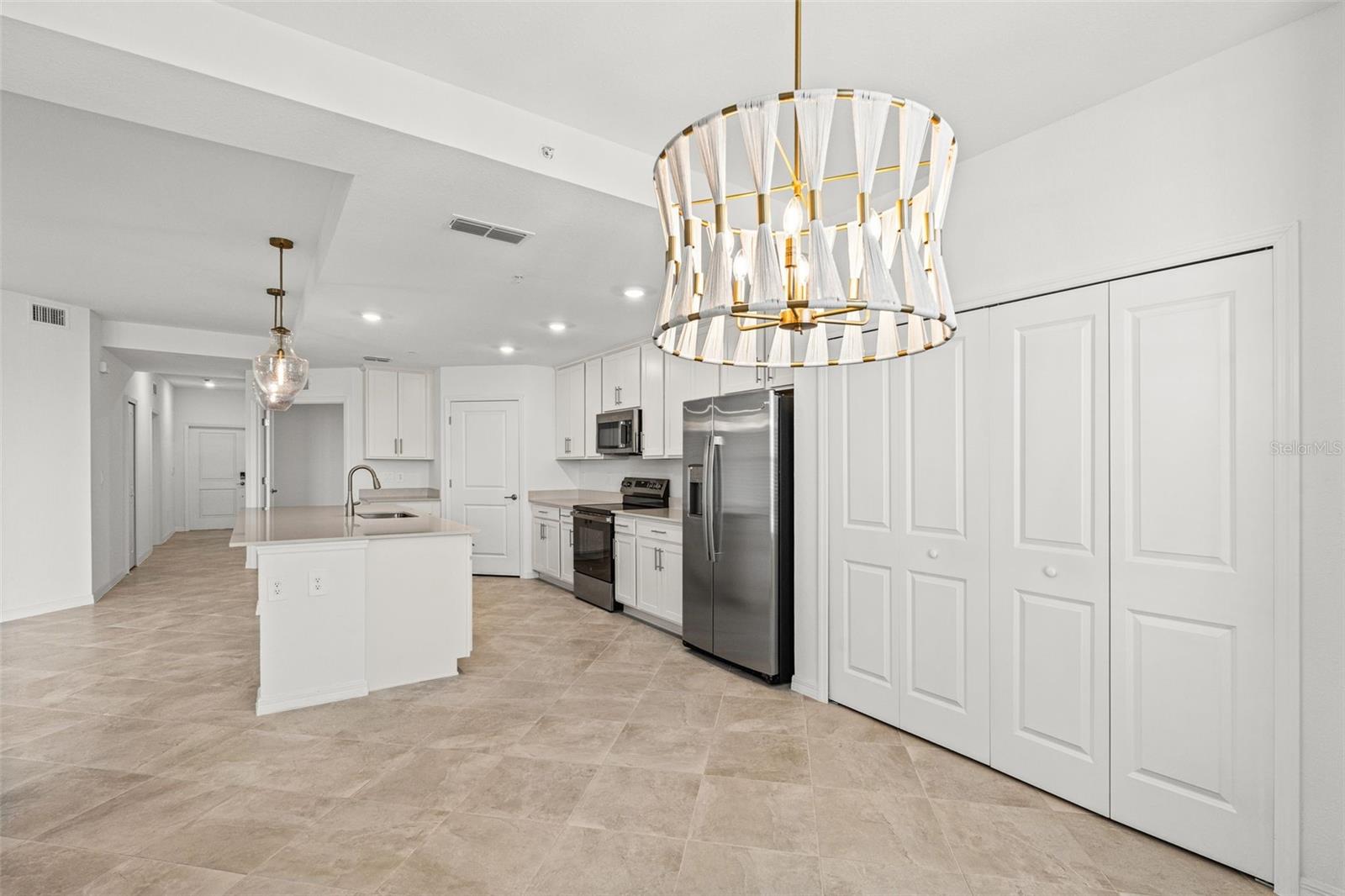 CALUSA COUNTRY CLUB - Residential Lease