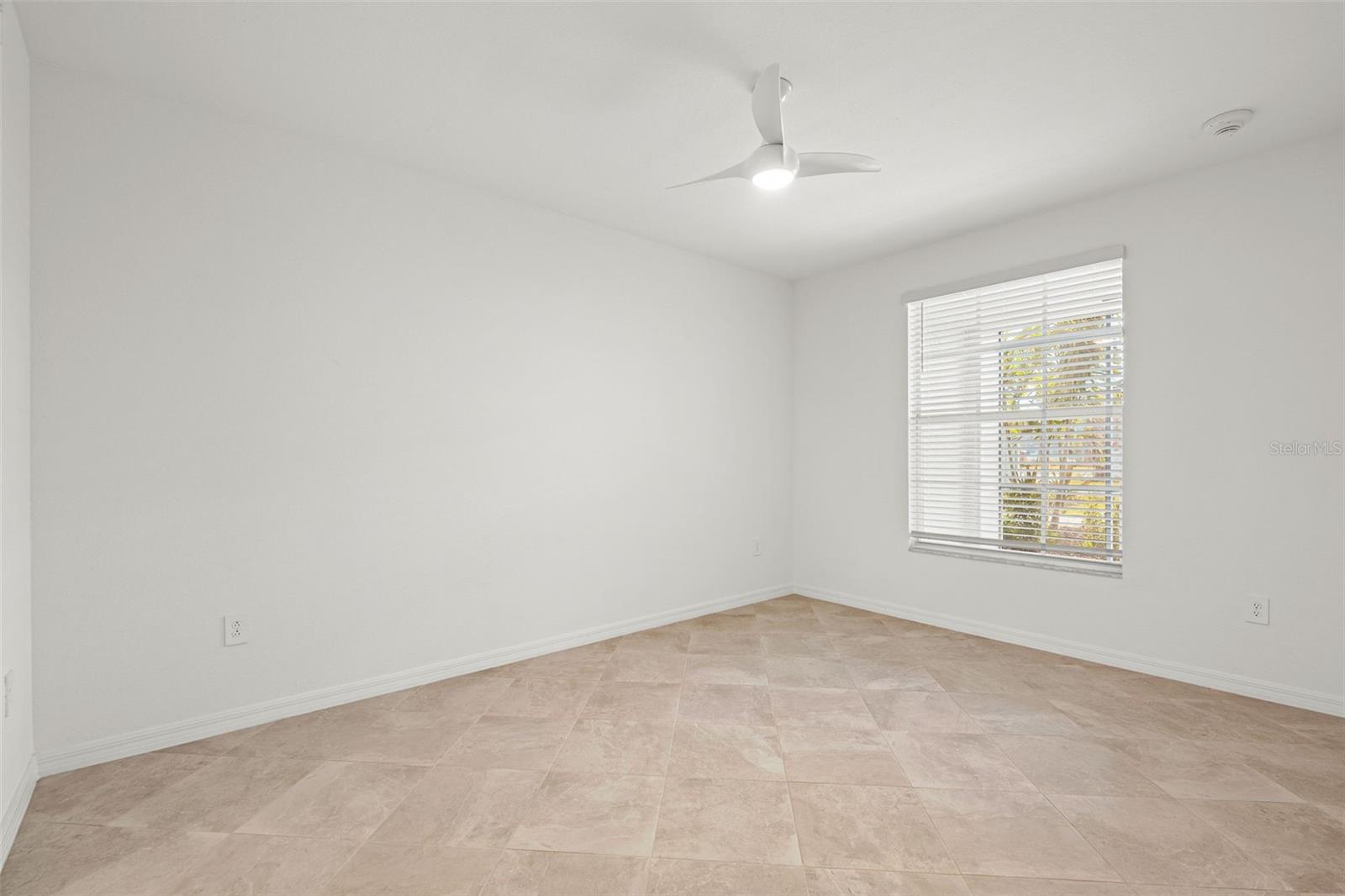 CALUSA COUNTRY CLUB - Residential Lease